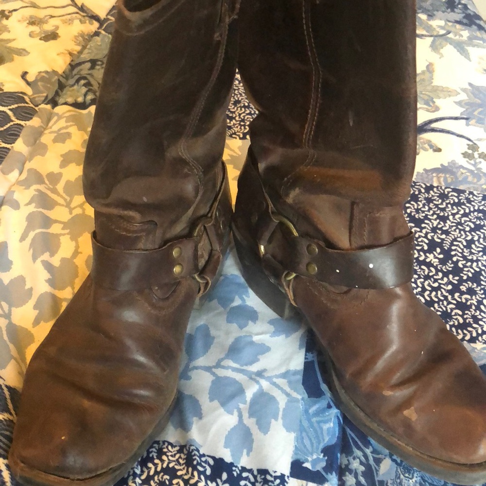 Buckle boots